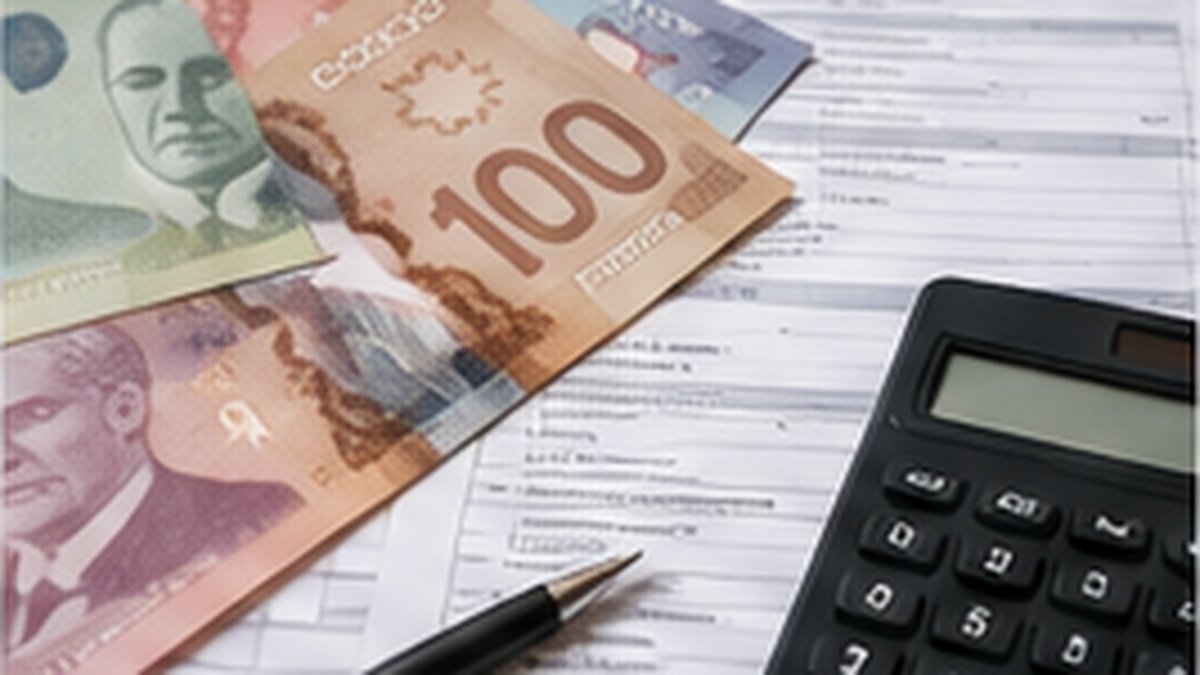 $30 an Hour Is How Much a Year in Canada?